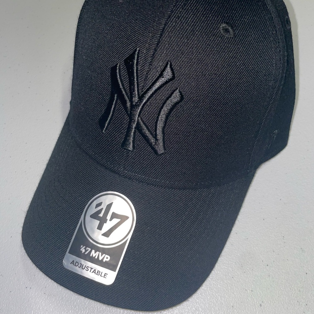 MLB/47: New York Yankees Black Out Adjustable Cap/Hat